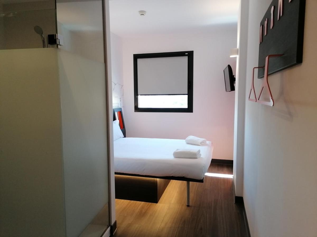 Easyhotel Malaga City Centre Екстер'єр фото